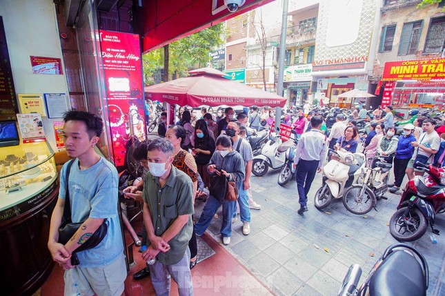 Có hiện tượng đầu cơ 'thổi giá' vàng- Ảnh 1. Có hiện tượng đầu cơ 'thổi giá' vàng- Ảnh 1.
