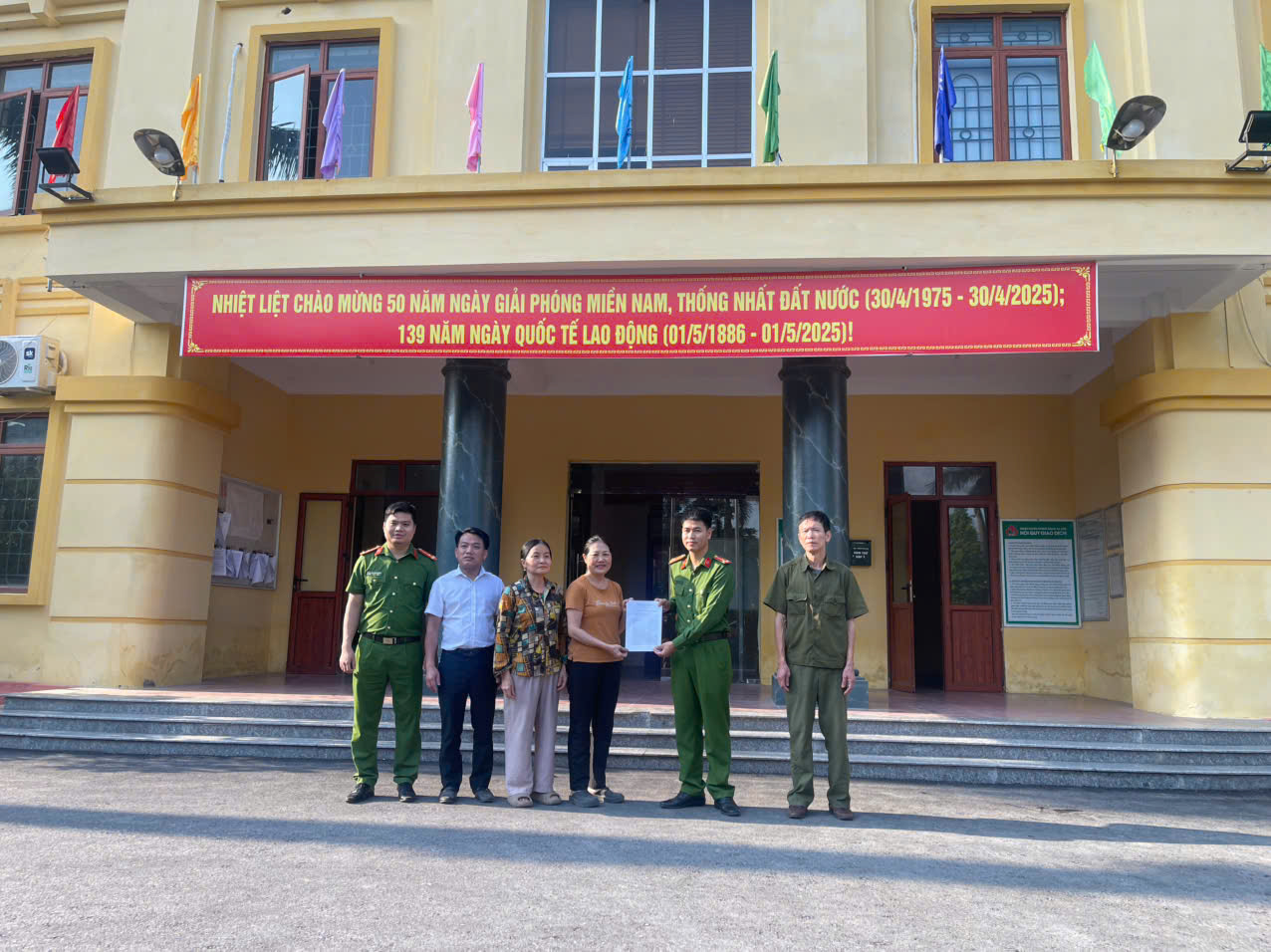 Vay ngân hàng online 500 triệu đồng, người phụ nữ 56 tuổi thao tác sai, chuyển khoản nhầm toàn bộ tiền cho tài khoản Techcombank trùng tên với con gái- Ảnh 3. Vay ngân hàng online 500 triệu đồng, người phụ nữ 56 tuổi thao tác sai, chuyển khoản nhầm toàn bộ tiền cho tài khoản Techcombank trùng tên với con gái- Ảnh 3.