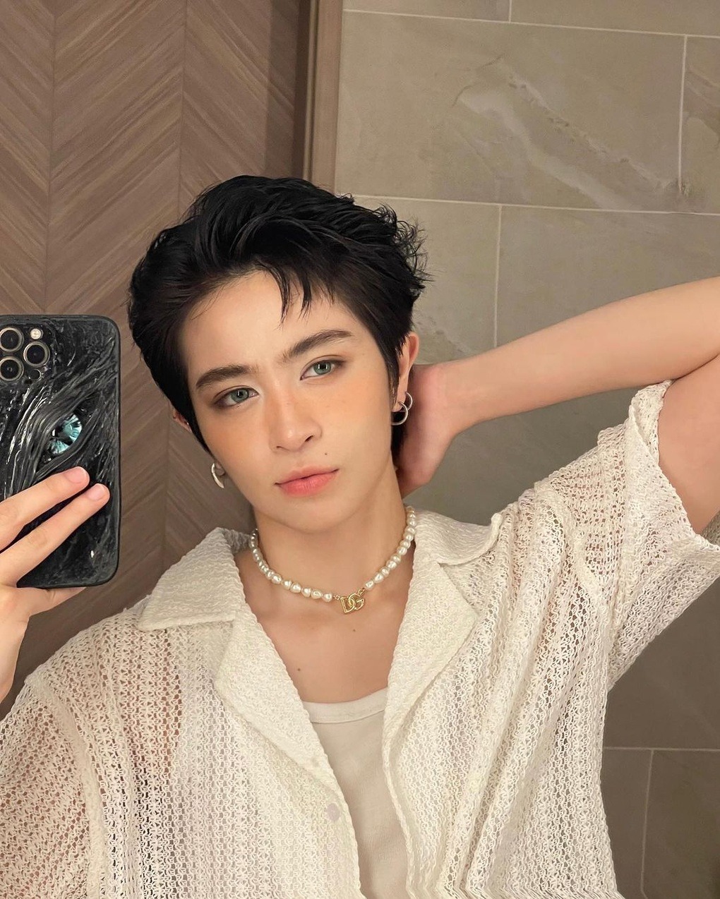 Cú lia camera 20 giây đủ để Gil Lê flex căn hộ sang chảnh, view 