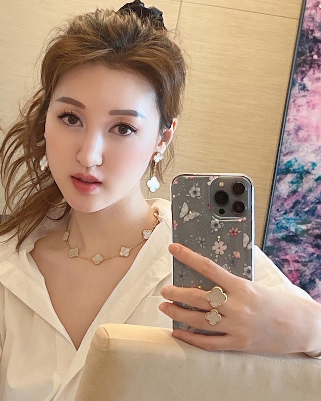 Á hậu thành phú bà 1000 tỷ sau cuộc hôn nhân 8 tháng với chồng đại gia hơn 40 tuổi- Ảnh 1. Á hậu thành phú bà 1000 tỷ sau cuộc hôn nhân 8 tháng với chồng đại gia hơn 40 tuổi- Ảnh 1.