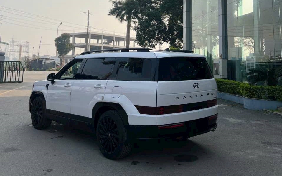 Hyundai Santa Fe đổi đuôi như thế này dễ được người Việt thích hơn: Đèn 'mượn' Sonata, đuôi như Palisade- Ảnh 3. Hyundai Santa Fe đổi đuôi như thế này dễ được người Việt thích hơn: Đèn 'mượn' Sonata, đuôi như Palisade- Ảnh 3.