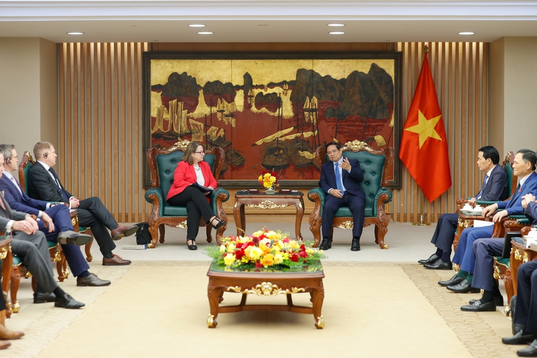 Thủ tướng tiếp Chủ tịch Ủy ban Đánh giá kinh tế và an ninh Hoa Kỳ-Trung Quốc của Quốc hội Hoa Kỳ- Ảnh 2. Thủ tướng tiếp Chủ tịch Ủy ban Đánh giá kinh tế và an ninh Hoa Kỳ-Trung Quốc của Quốc hội Hoa Kỳ- Ảnh 2.