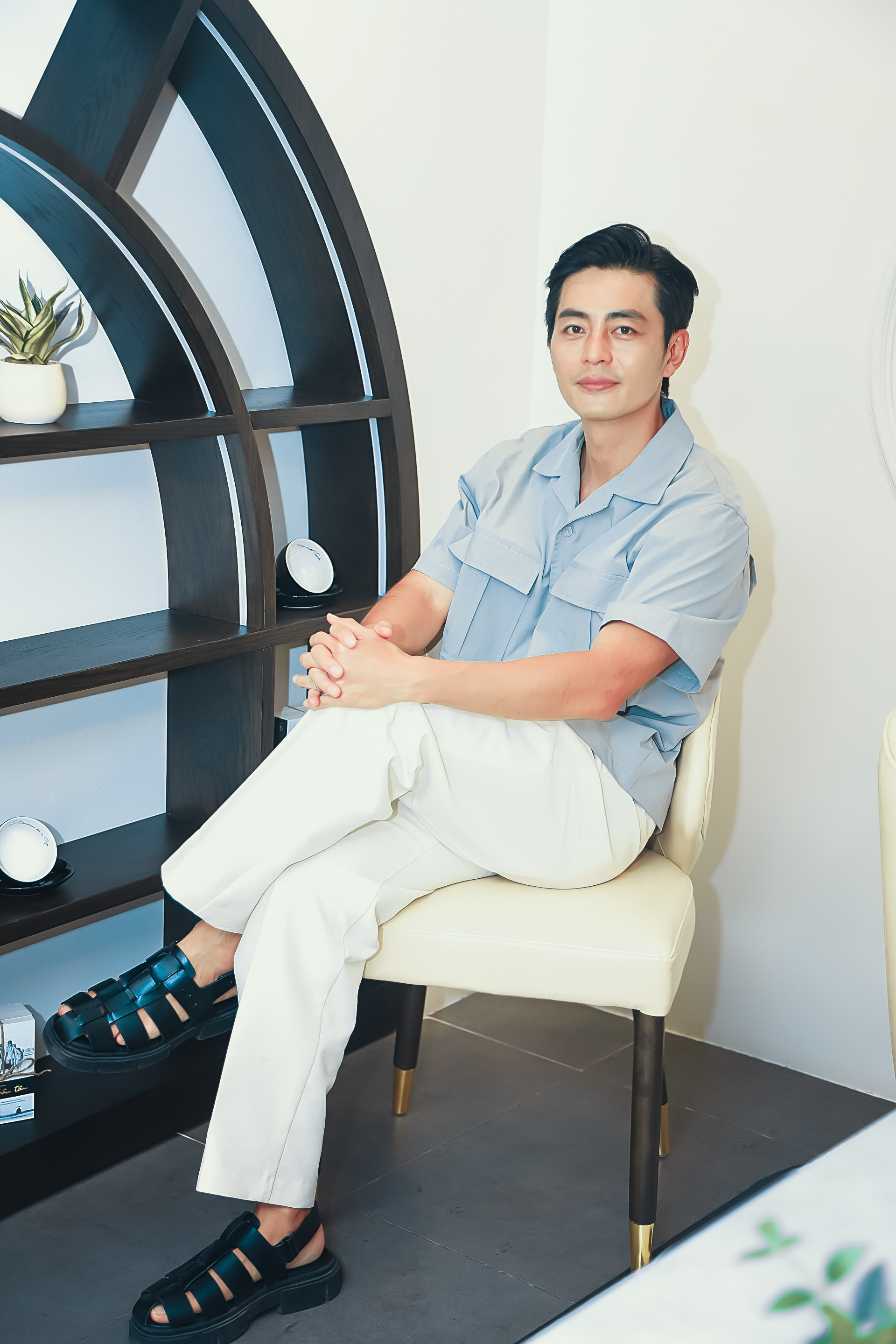 Phỏng vấn Quốc Huy - nam chính “Thám tử Kiên”: Lần hiếm hoi nói về vợ đẹp và cuộc hôn nhân bí ẩn 10 năm chưa có con- Ảnh 9. Phỏng vấn Quốc Huy - nam chính “Thám tử Kiên”: Lần hiếm hoi nói về vợ đẹp và cuộc hôn nhân bí ẩn 10 năm chưa có con- Ảnh 9.