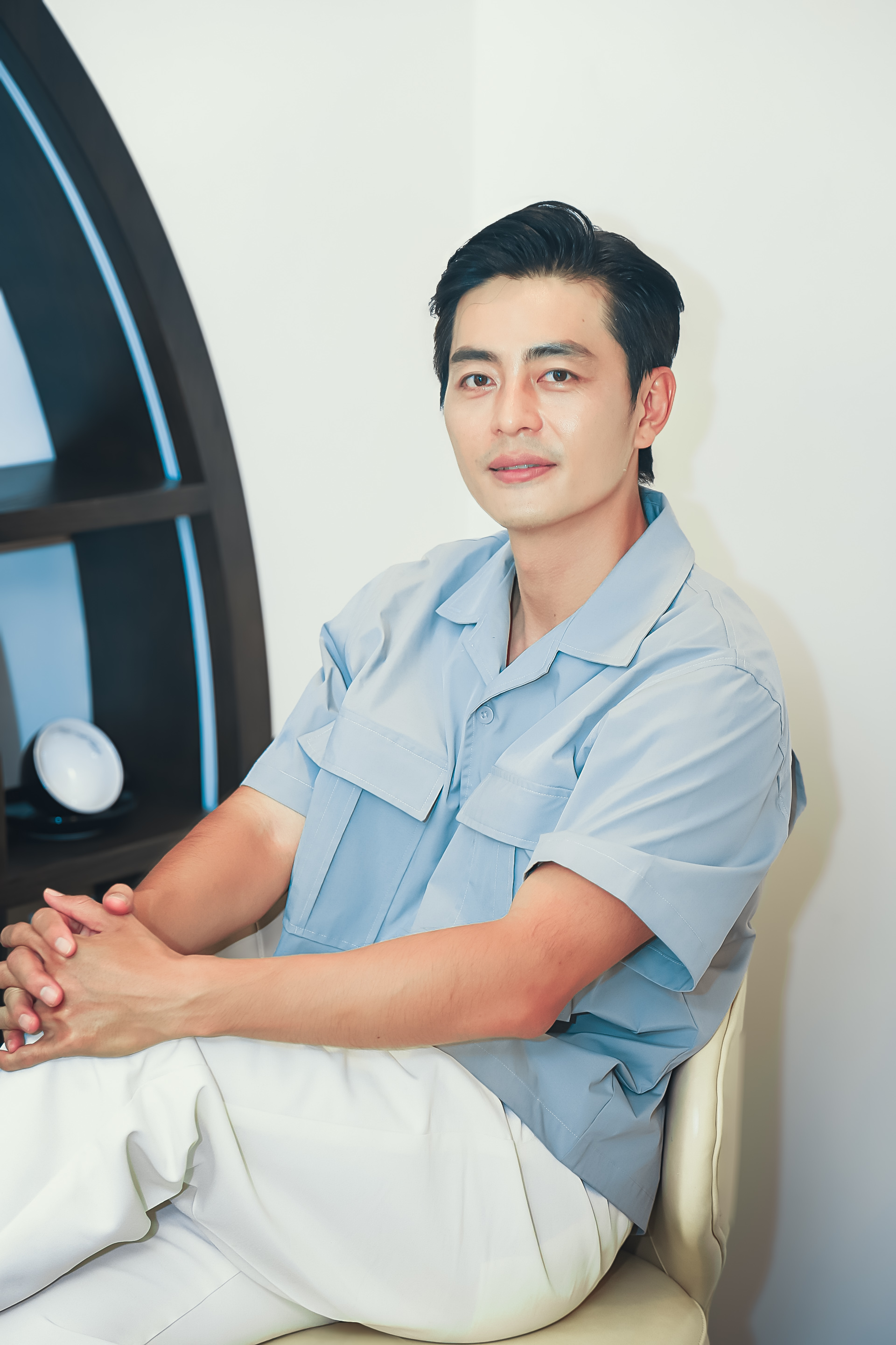 Phỏng vấn Quốc Huy - nam chính “Thám tử Kiên”: Lần hiếm hoi nói về vợ đẹp và cuộc hôn nhân bí ẩn 10 năm chưa có con- Ảnh 5. Phỏng vấn Quốc Huy - nam chính “Thám tử Kiên”: Lần hiếm hoi nói về vợ đẹp và cuộc hôn nhân bí ẩn 10 năm chưa có con- Ảnh 5.