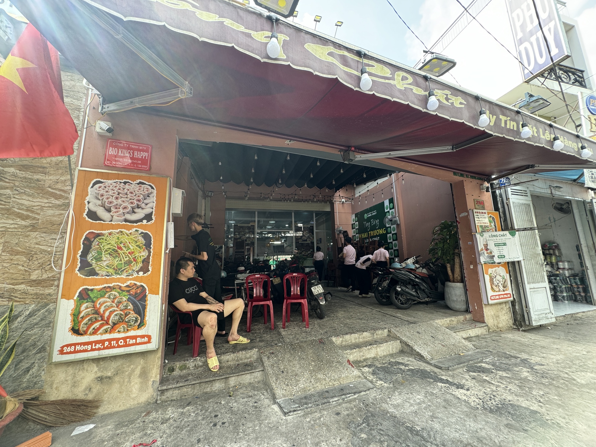 Cảnh tượng bất ngờ tại quán lòng se điếu nổi tiếng TP.HCM giữa lùm xùm, nhân viên thông báo "đã hết sạch đồ", không còn gì để bán- Ảnh 2. Cảnh tượng bất ngờ tại quán lòng se điếu nổi tiếng TP.HCM giữa lùm xùm, nhân viên thông báo "đã hết sạch đồ", không còn gì để bán- Ảnh 2.