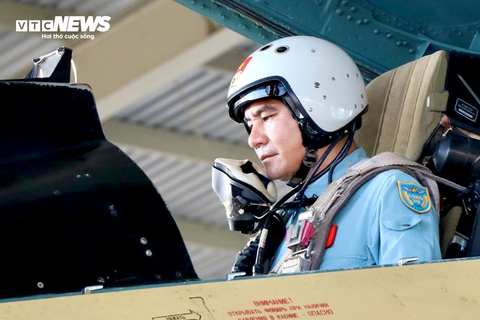 Su-30MK2, Yak-130 rời sân bay Biên Hòa sau nhiệm vụ đặc biệt ngày 30/4- Ảnh 6. Su-30MK2, Yak-130 rời sân bay Biên Hòa sau nhiệm vụ đặc biệt ngày 30/4- Ảnh 6.
