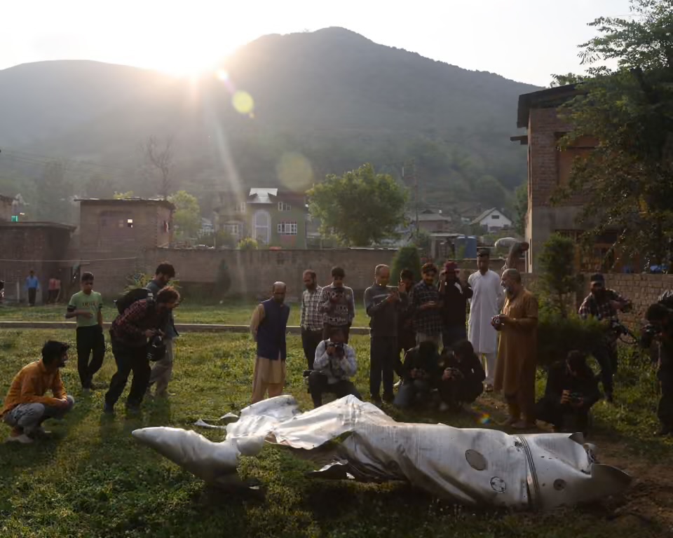 Xung đột Ấn Độ - Pakistan: Số người chết tăng nhanh- Ảnh 1. Xung đột Ấn Độ - Pakistan: Số người chết tăng nhanh- Ảnh 1.