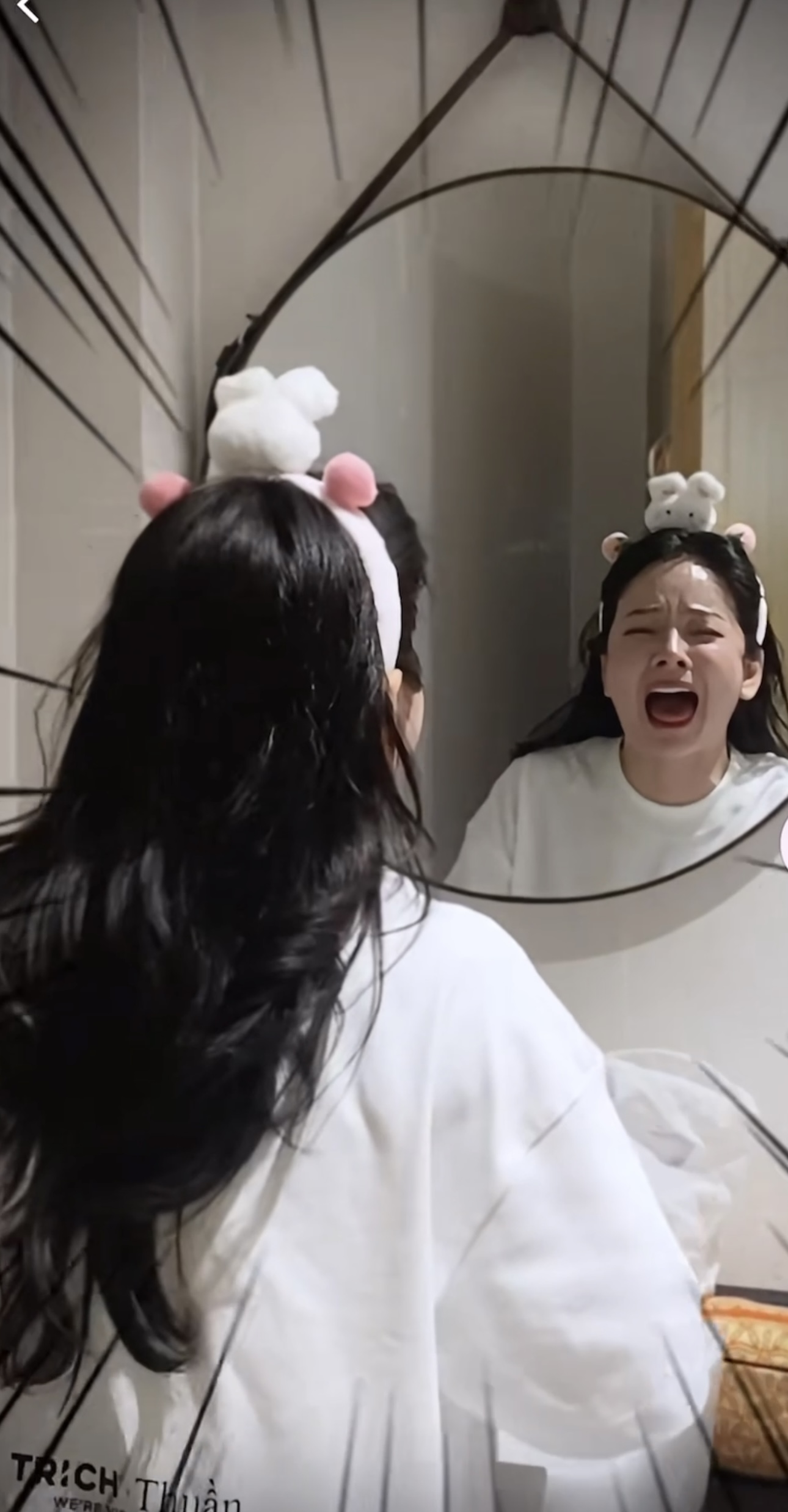 2,5 triệu người thích thú xem DJ Mie mukbang loại quả nặng mùi nhất Việt Nam- Ảnh 8. 2,5 triệu người thích thú xem DJ Mie mukbang loại quả nặng mùi nhất Việt Nam- Ảnh 8.