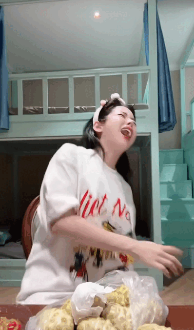 2,5 triệu người thích thú xem DJ Mie mukbang loại quả nặng mùi nhất Việt Nam- Ảnh 7. 2,5 triệu người thích thú xem DJ Mie mukbang loại quả nặng mùi nhất Việt Nam- Ảnh 7.