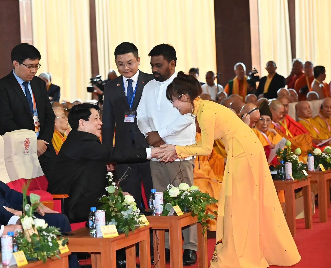 Tỷ phú Nguyễn Thị Phương Thảo dự Đại lễ Vesak 2025: Kết nối tinh thần Phật giáo với triết lý kinh doanh lương thiện vì cộng đồng- Ảnh 1. Tỷ phú Nguyễn Thị Phương Thảo dự Đại lễ Vesak 2025: Kết nối tinh thần Phật giáo với triết lý kinh doanh lương thiện vì cộng đồng- Ảnh 1.