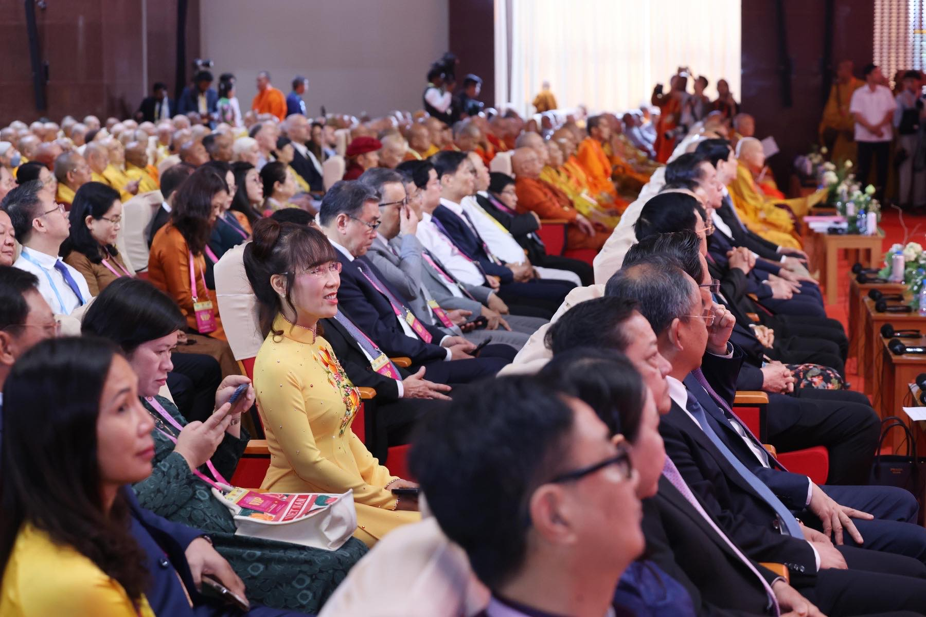 Tỷ phú Nguyễn Thị Phương Thảo dự Đại lễ Vesak 2025: Kết nối tinh thần Phật giáo với triết lý kinh doanh lương thiện vì cộng đồng- Ảnh 2. Tỷ phú Nguyễn Thị Phương Thảo dự Đại lễ Vesak 2025: Kết nối tinh thần Phật giáo với triết lý kinh doanh lương thiện vì cộng đồng- Ảnh 2.