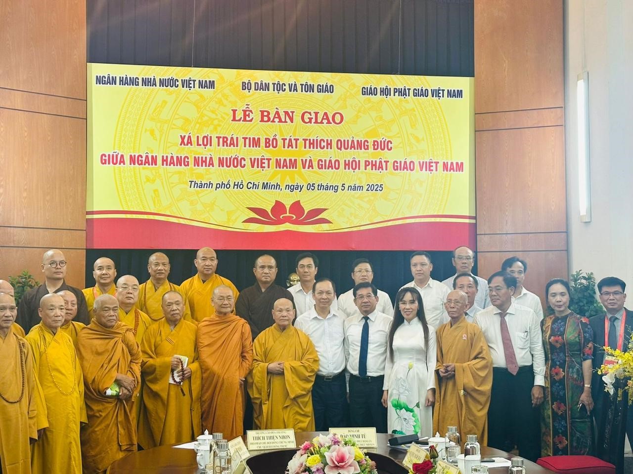 Tỷ phú Nguyễn Thị Phương Thảo dự Đại lễ Vesak 2025: Kết nối tinh thần Phật giáo với triết lý kinh doanh lương thiện vì cộng đồng- Ảnh 4. Tỷ phú Nguyễn Thị Phương Thảo dự Đại lễ Vesak 2025: Kết nối tinh thần Phật giáo với triết lý kinh doanh lương thiện vì cộng đồng- Ảnh 4.