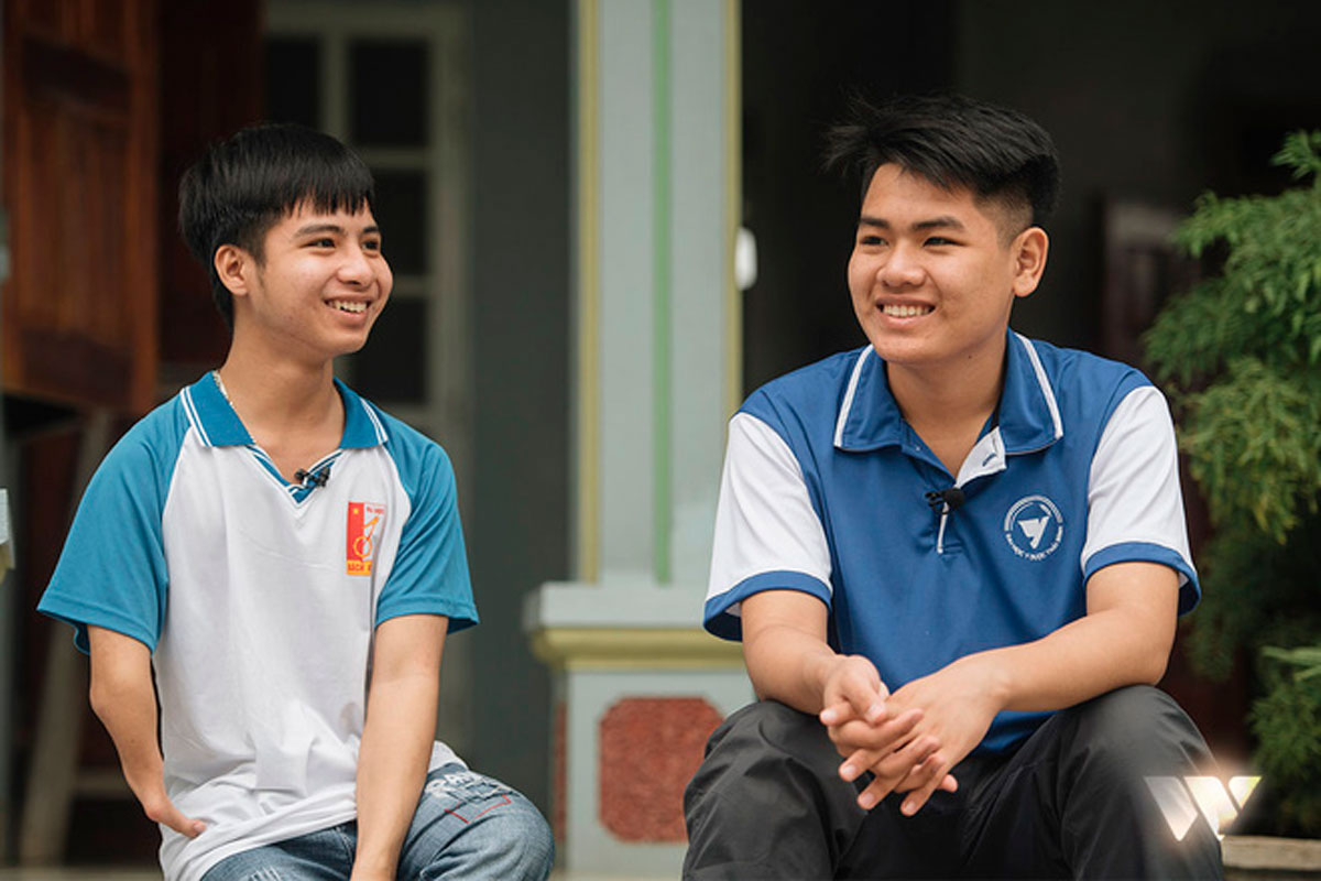Nam sinh 10 năm được bạn cõng đi học tốt nghiệp ĐH Bách Khoa loại Giỏi: "Hiếu sẽ cùng bố mẹ mình có mặt ở lễ trao bằng"- Ảnh 2. Nam sinh 10 năm được bạn cõng đi học tốt nghiệp ĐH Bách Khoa loại Giỏi: "Hiếu sẽ cùng bố mẹ mình có mặt ở lễ trao bằng"- Ảnh 2.