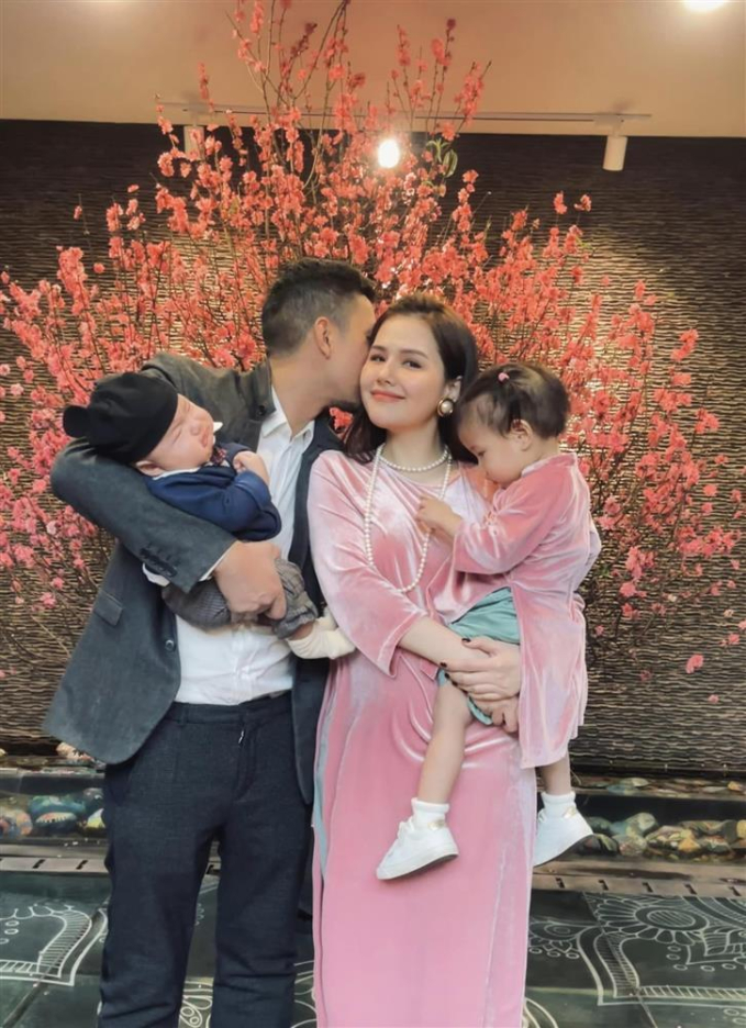 Chồng đại gia của sao nữ Vbiz: TGĐ tập đoàn nghìn tỷ, cưới 5 năm nhưng vẫn Chồng đại gia của sao nữ Vbiz: TGĐ tập đoàn nghìn tỷ, cưới 5 năm nhưng vẫn