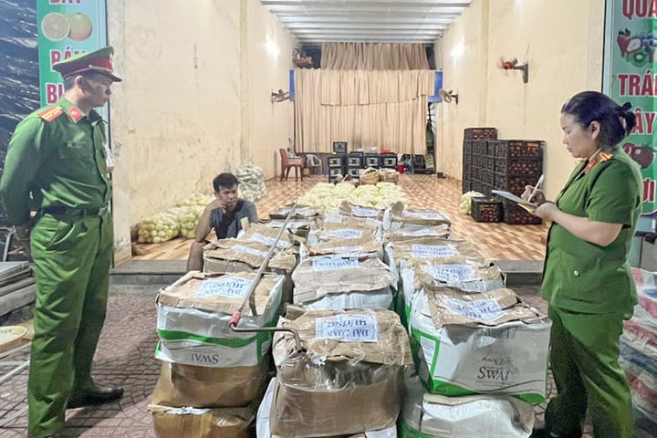 Phát hiện hơn 3 tạ rau củ nhiễm hoá chất độc hại ở Sơn La- Ảnh 3. Phát hiện hơn 3 tạ rau củ nhiễm hoá chất độc hại ở Sơn La- Ảnh 3.