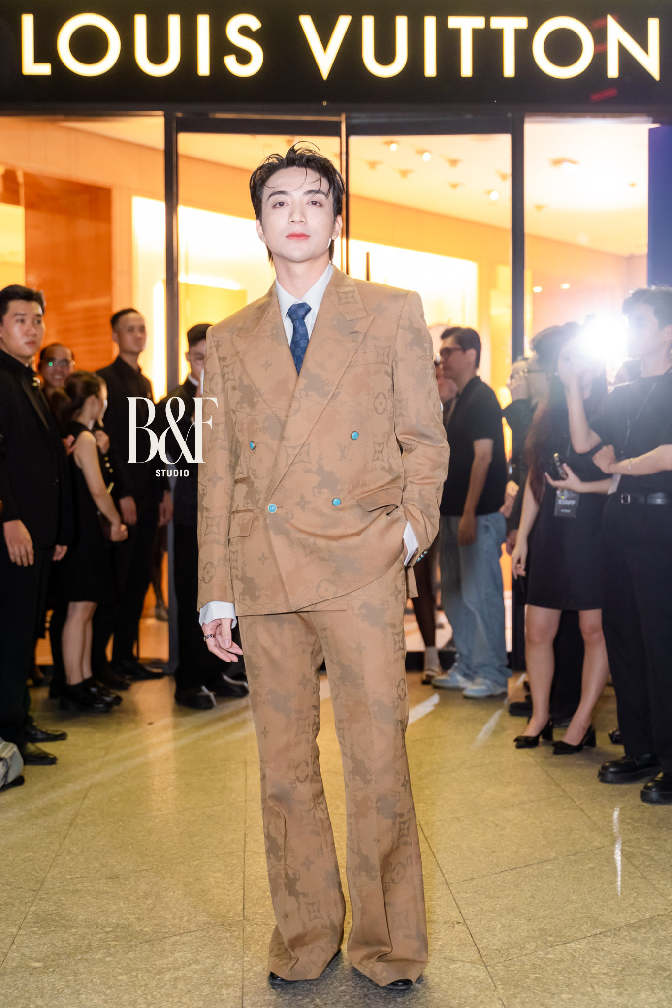 Fan Sơn Tùng M-TP và Soobin “khẩu chiến” căng đét vì chiếc túi LV 300 triệu đựng măng cụt- Ảnh 19. Fan Sơn Tùng M-TP và Soobin “khẩu chiến” căng đét vì chiếc túi LV 300 triệu đựng măng cụt- Ảnh 19.