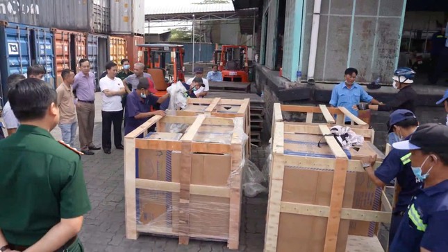 Tóm gọn 2 container thuốc lá lậu sắp xuất nước ngoài- Ảnh 1. Tóm gọn 2 container thuốc lá lậu sắp xuất nước ngoài- Ảnh 1.