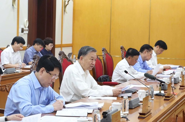 Thông báo chủ trương của Bộ Chính trị, Ban Bí thư về dự kiến nhân sự chủ chốt địa phương sau sáp nhập- Ảnh 1. Thông báo chủ trương của Bộ Chính trị, Ban Bí thư về dự kiến nhân sự chủ chốt địa phương sau sáp nhập- Ảnh 1.