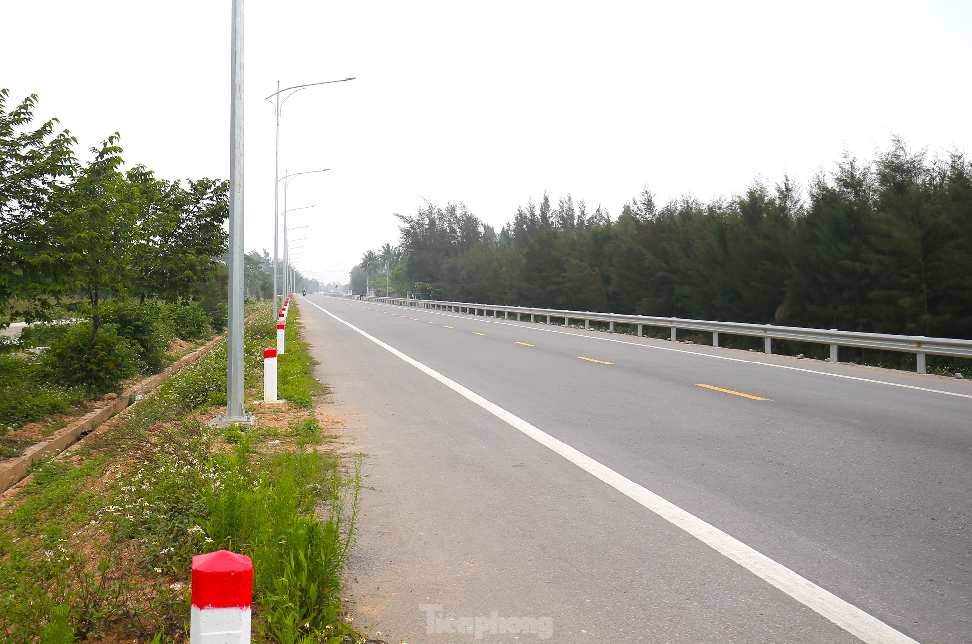 Tuyến đường ven biển hàng nghìn tỷ qua Nghệ An hiện ra sao?- Ảnh 8. Tuyến đường ven biển hàng nghìn tỷ qua Nghệ An hiện ra sao?- Ảnh 8.