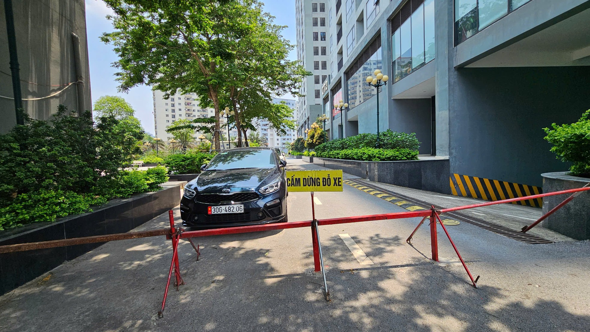 Cận cảnh khu hàng trăm căn hộ được 'đặt hàng' làm nhà tái định cư bỏ hoang giữa lúc dân 'khát' nhà ở- Ảnh 7. Cận cảnh khu hàng trăm căn hộ được 'đặt hàng' làm nhà tái định cư bỏ hoang giữa lúc dân 'khát' nhà ở- Ảnh 7.