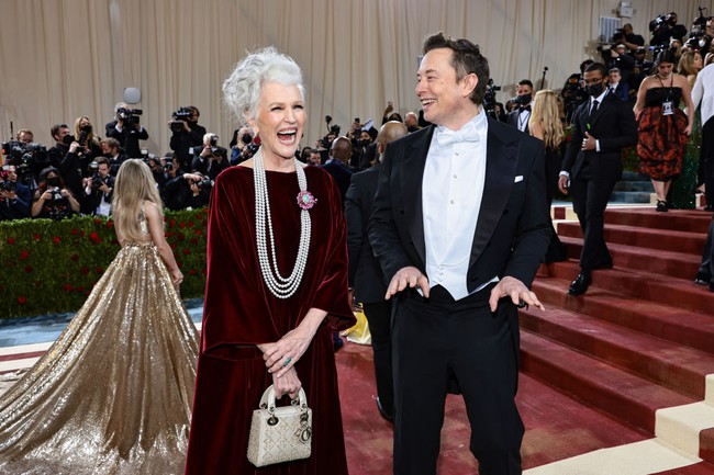 3 lời khuyên nuôi dạy con cái từ Maye Musk – người mẹ đơn thân nuôi dạy tỷ phú Elon Musk- Ảnh 1. 3 lời khuyên nuôi dạy con cái từ Maye Musk – người mẹ đơn thân nuôi dạy tỷ phú Elon Musk- Ảnh 1.