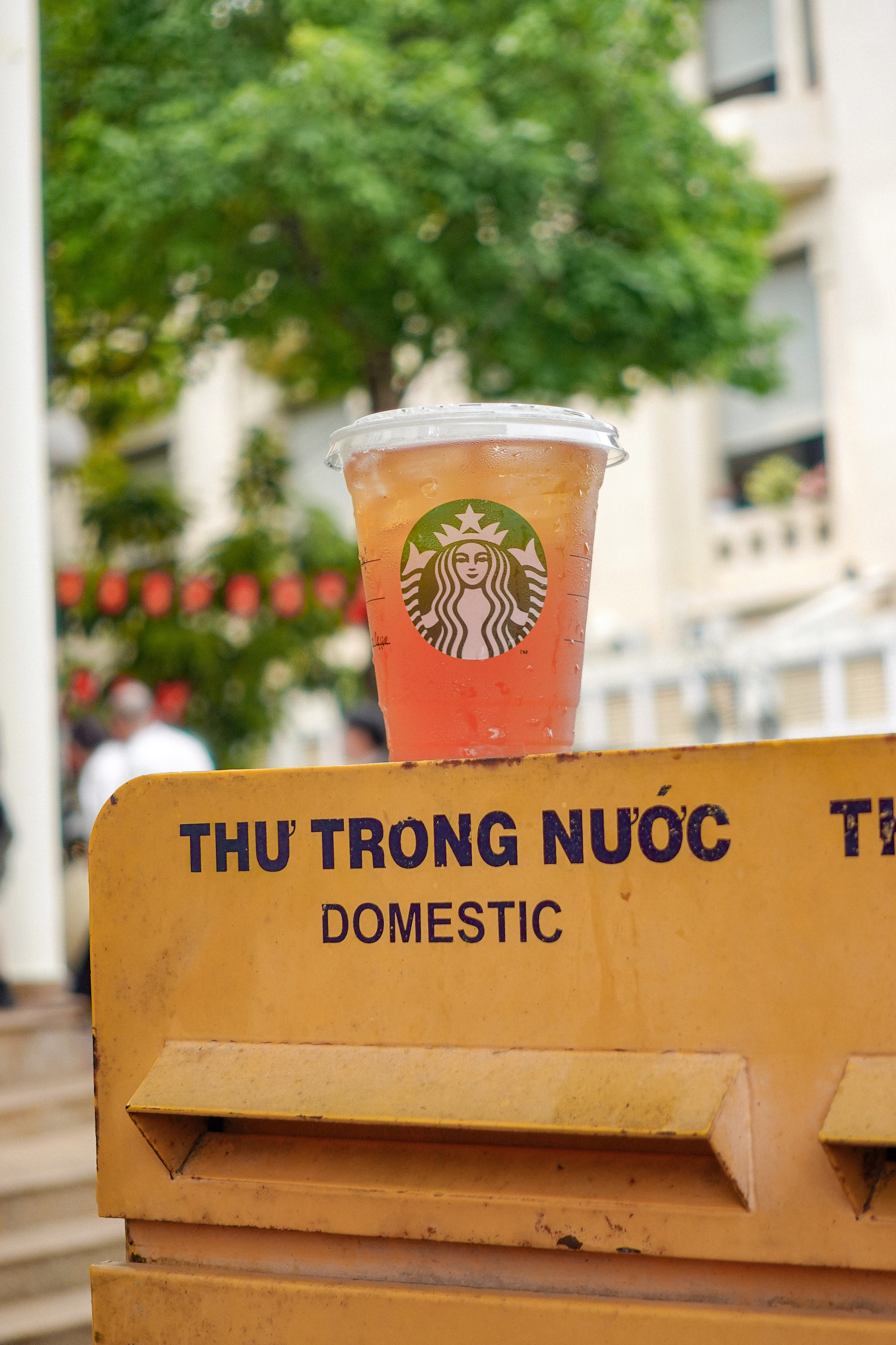Starbucks Bưu Điện Hà Nội vừa mở đã đông kín, nhưng lại có 1 điểm trừ khiến dân tình tiếc nuối- Ảnh 10. Starbucks Bưu Điện Hà Nội vừa mở đã đông kín, nhưng lại có 1 điểm trừ khiến dân tình tiếc nuối- Ảnh 10.