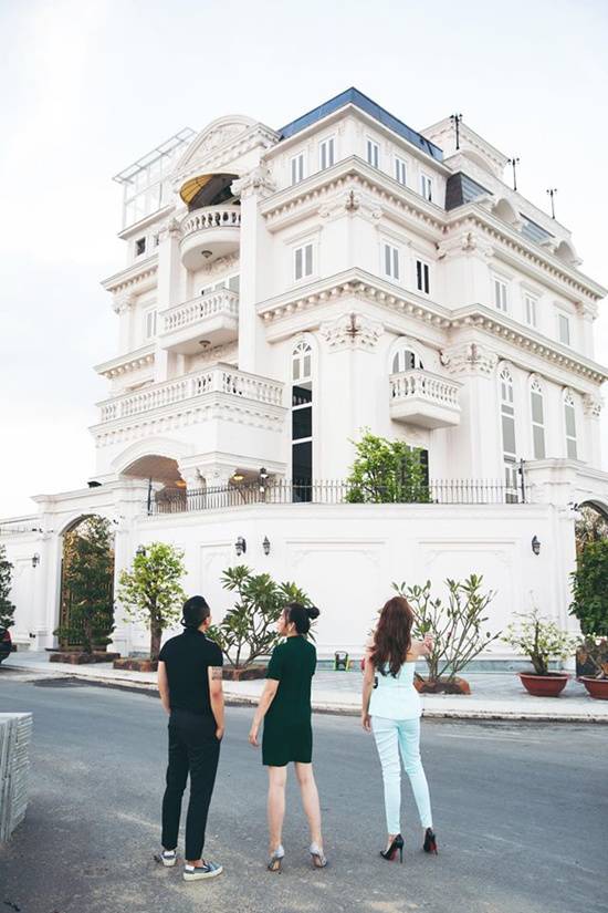 Biệt thự dát vàng ở khu nhà giàu Thảo Điền của nữ diễn viên nổi tiếng cả nước, quê Vũng Tàu- Ảnh 1. Biệt thự dát vàng ở khu nhà giàu Thảo Điền của nữ diễn viên nổi tiếng cả nước, quê Vũng Tàu- Ảnh 1.