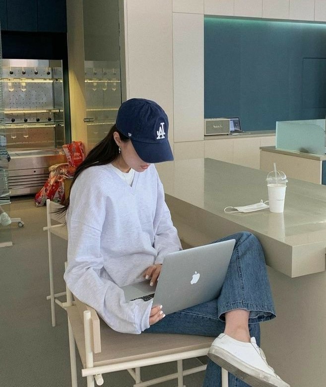 Cuộc sống “bình dị” của cô gái 25 tuổi ở TP.HCM: Ngồi nhà kiếm 20 triệu/tháng, mỗi tháng dành 5 triệu mua vàng- Ảnh 1. Cuộc sống “bình dị” của cô gái 25 tuổi ở TP.HCM: Ngồi nhà kiếm 20 triệu/tháng, mỗi tháng dành 5 triệu mua vàng- Ảnh 1.