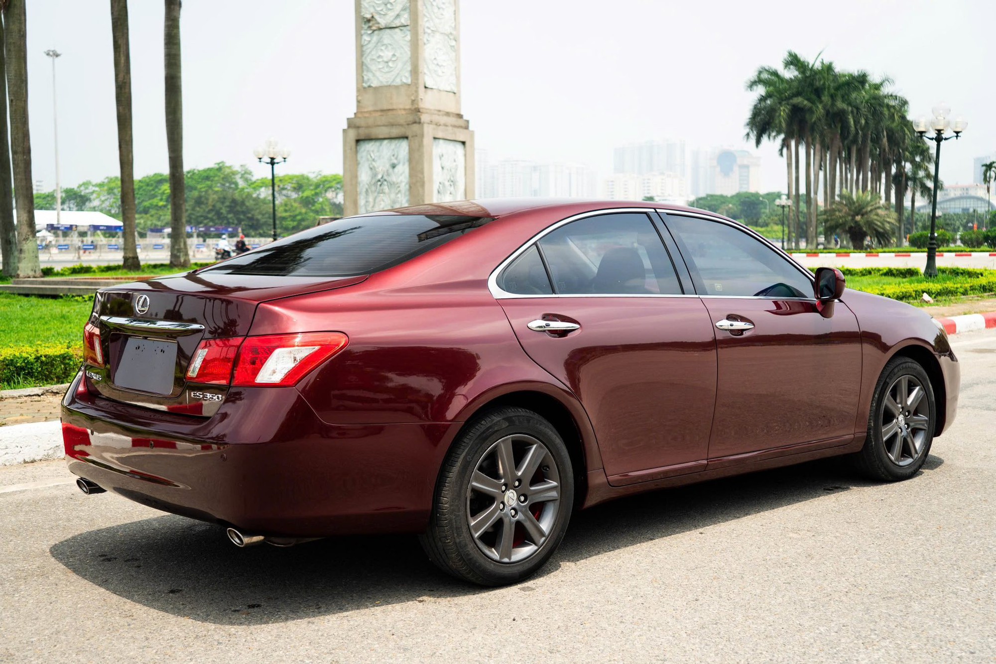 Lexus ES gần 20 năm tuổi vẫn có giá hơn 400 triệu: Chạy 140.000km, nội thất còn đẹp, ngoại thất nhuốm màu thời gian- Ảnh 4. Lexus ES gần 20 năm tuổi vẫn có giá hơn 400 triệu: Chạy 140.000km, nội thất còn đẹp, ngoại thất nhuốm màu thời gian- Ảnh 4.