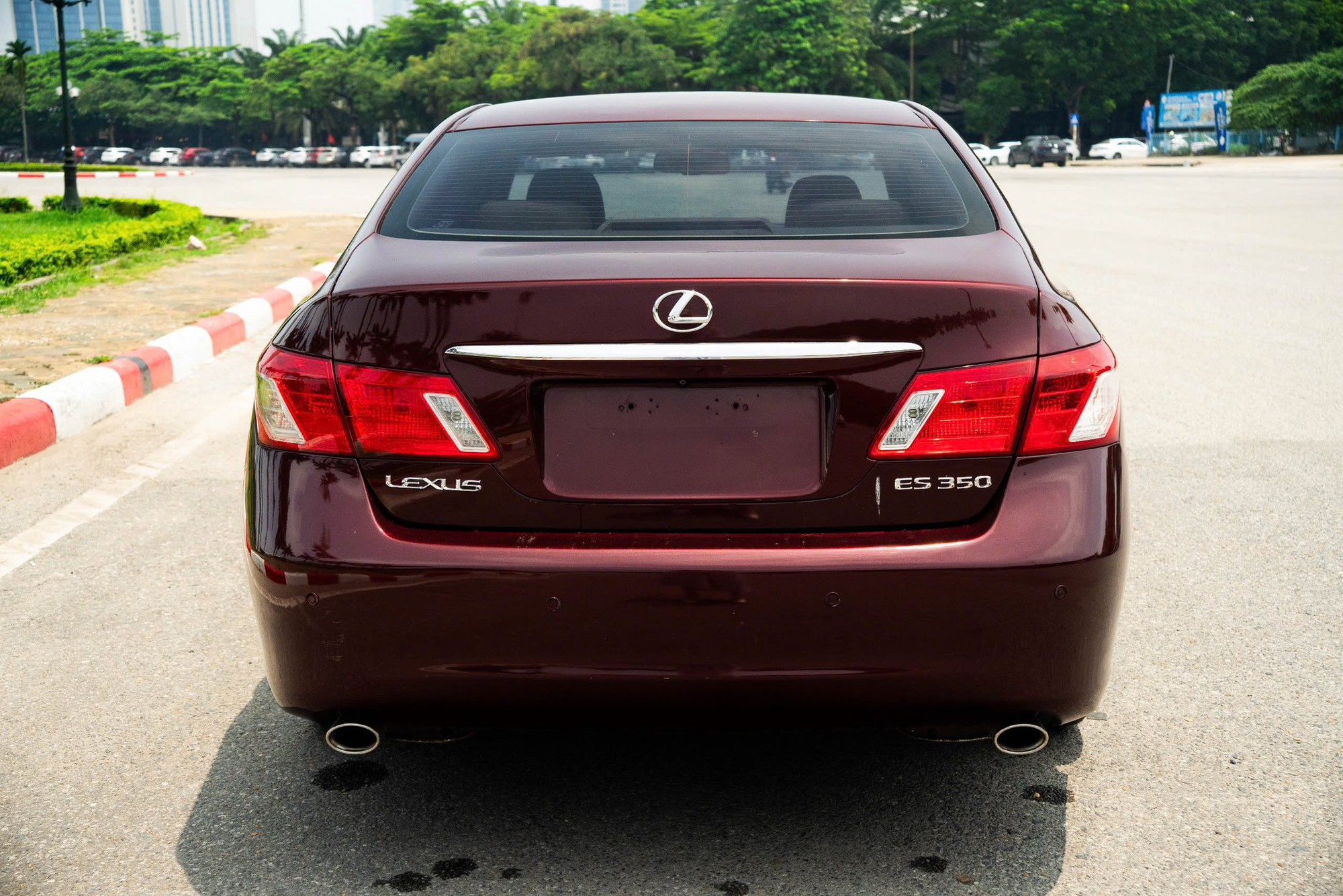 Lexus ES gần 20 năm tuổi vẫn có giá hơn 400 triệu: Chạy 140.000km, nội thất còn đẹp, ngoại thất nhuốm màu thời gian- Ảnh 6. Lexus ES gần 20 năm tuổi vẫn có giá hơn 400 triệu: Chạy 140.000km, nội thất còn đẹp, ngoại thất nhuốm màu thời gian- Ảnh 6.