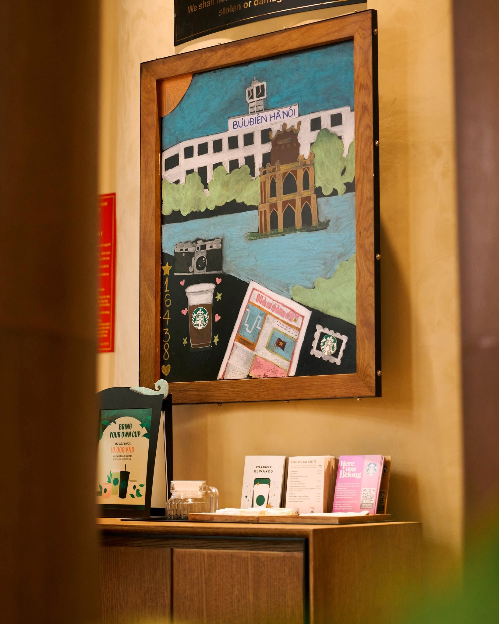 Lộ diện Starbucks Bưu điện Hà Nội: “Lá thư hoài niệm” giữa phố cổ, sở hữu 2 mặt tiền view Hồ Gươm- Ảnh 7. Lộ diện Starbucks Bưu điện Hà Nội: “Lá thư hoài niệm” giữa phố cổ, sở hữu 2 mặt tiền view Hồ Gươm- Ảnh 7.