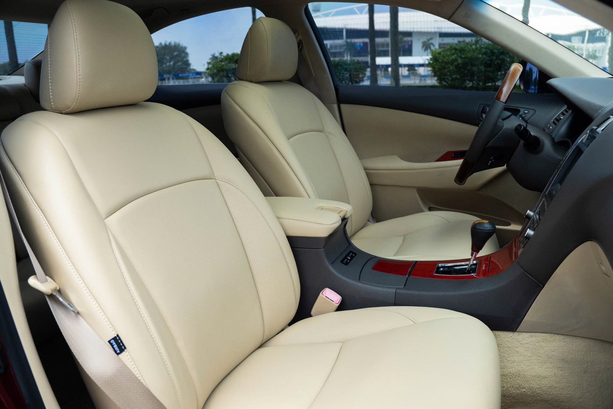 Lexus ES gần 20 năm tuổi vẫn có giá hơn 400 triệu: Chạy 140.000km, nội thất còn đẹp, ngoại thất nhuốm màu thời gian- Ảnh 13. Lexus ES gần 20 năm tuổi vẫn có giá hơn 400 triệu: Chạy 140.000km, nội thất còn đẹp, ngoại thất nhuốm màu thời gian- Ảnh 13.
