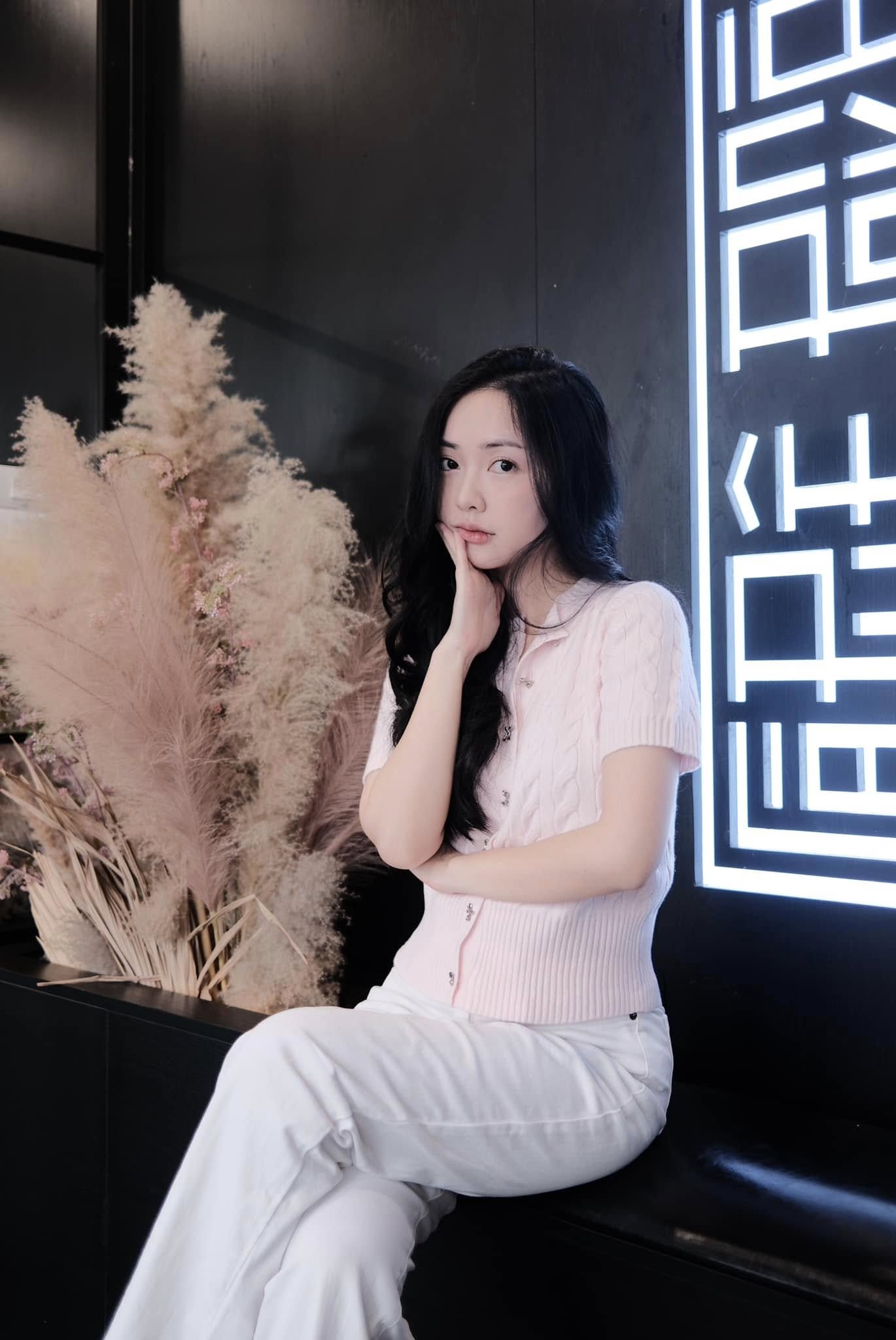 Hotgirl Bắc Giang lấy chồng cầu thủ được khen xinh nhất dàn WAGs Việt, đến Doãn Hải My còn phải thốt lên "xuất sắc"- Ảnh 2. Hotgirl Bắc Giang lấy chồng cầu thủ được khen xinh nhất dàn WAGs Việt, đến Doãn Hải My còn phải thốt lên "xuất sắc"- Ảnh 2.