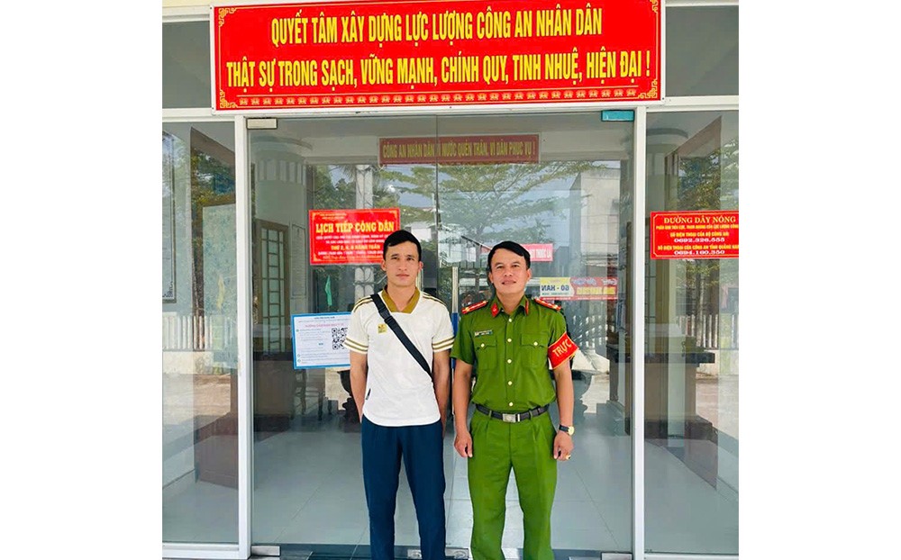 Bất ngờ nhận 450 triệu, anh công nhân liền tới báo công an để trả lại- Ảnh 2.