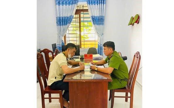 Bất ngờ nhận 450 triệu, anh công nhân liền tới báo công an để trả lại- Ảnh 1.