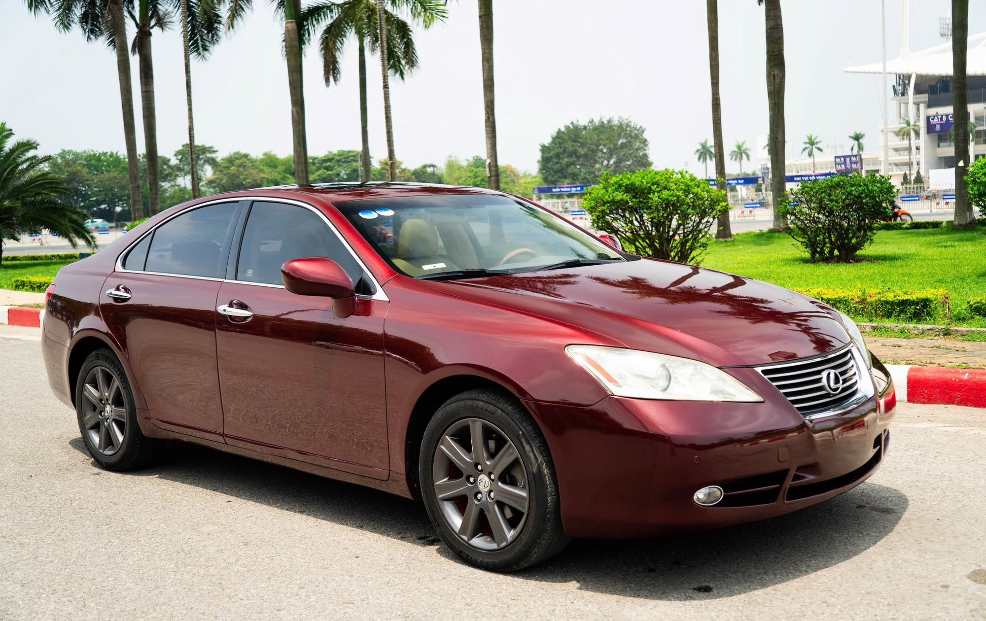 Lexus ES gần 20 năm tuổi vẫn có giá hơn 400 triệu: Chạy 140.000km, nội thất còn đẹp, ngoại thất nhuốm màu thời gian- Ảnh 1. Lexus ES gần 20 năm tuổi vẫn có giá hơn 400 triệu: Chạy 140.000km, nội thất còn đẹp, ngoại thất nhuốm màu thời gian- Ảnh 1.