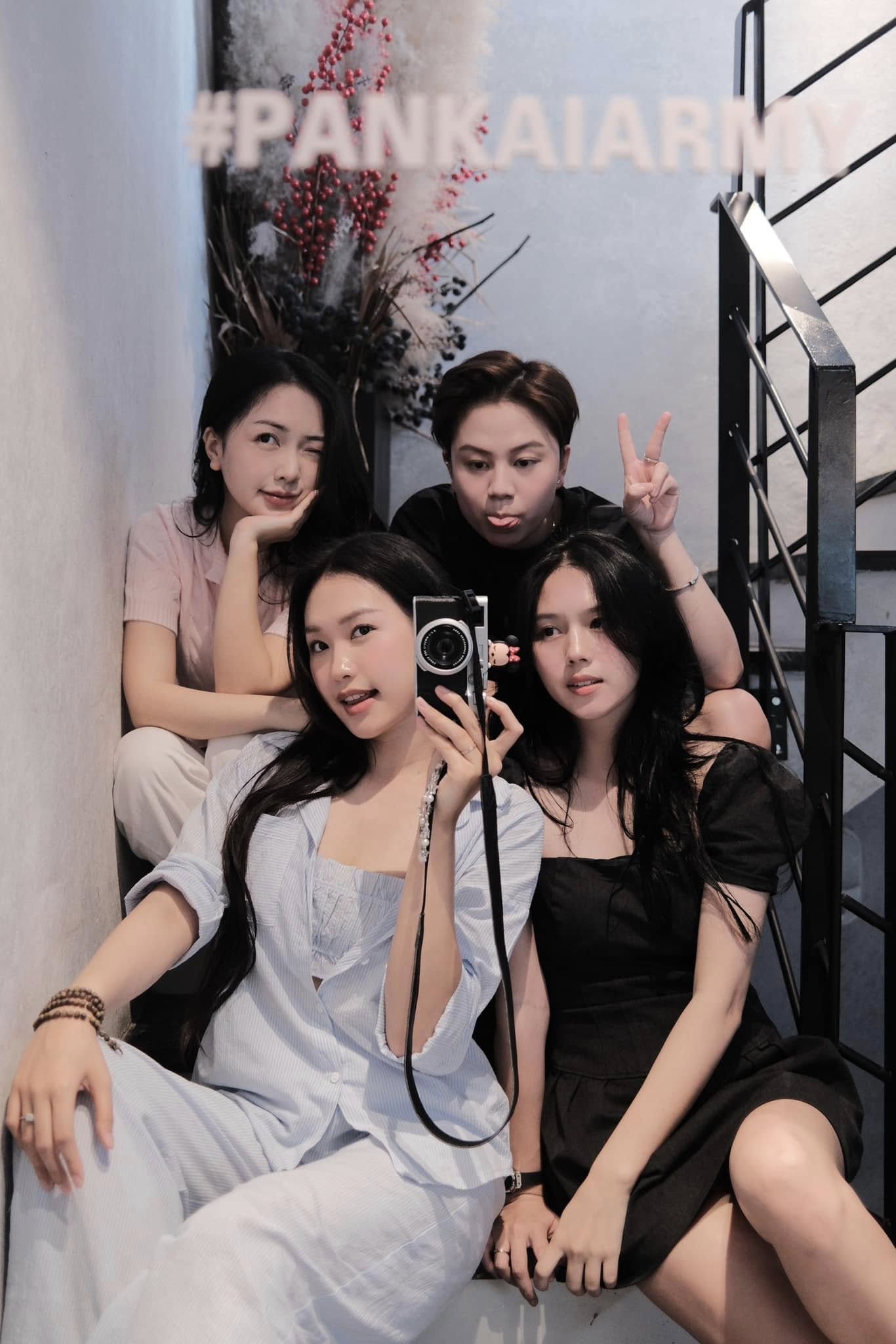 Hotgirl Bắc Giang lấy chồng cầu thủ được khen xinh nhất dàn WAGs Việt, đến Doãn Hải My còn phải thốt lên "xuất sắc"- Ảnh 3. Hotgirl Bắc Giang lấy chồng cầu thủ được khen xinh nhất dàn WAGs Việt, đến Doãn Hải My còn phải thốt lên "xuất sắc"- Ảnh 3.