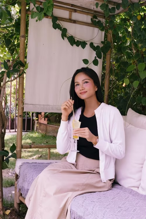 H'Hen Niê đăng ảnh khoe eo sau nửa năm giấu nhẹm, dân tình lại nhớ tới body huyền thoại thời Miss Universe- Ảnh 1. H'Hen Niê đăng ảnh khoe eo sau nửa năm giấu nhẹm, dân tình lại nhớ tới body huyền thoại thời Miss Universe- Ảnh 1.