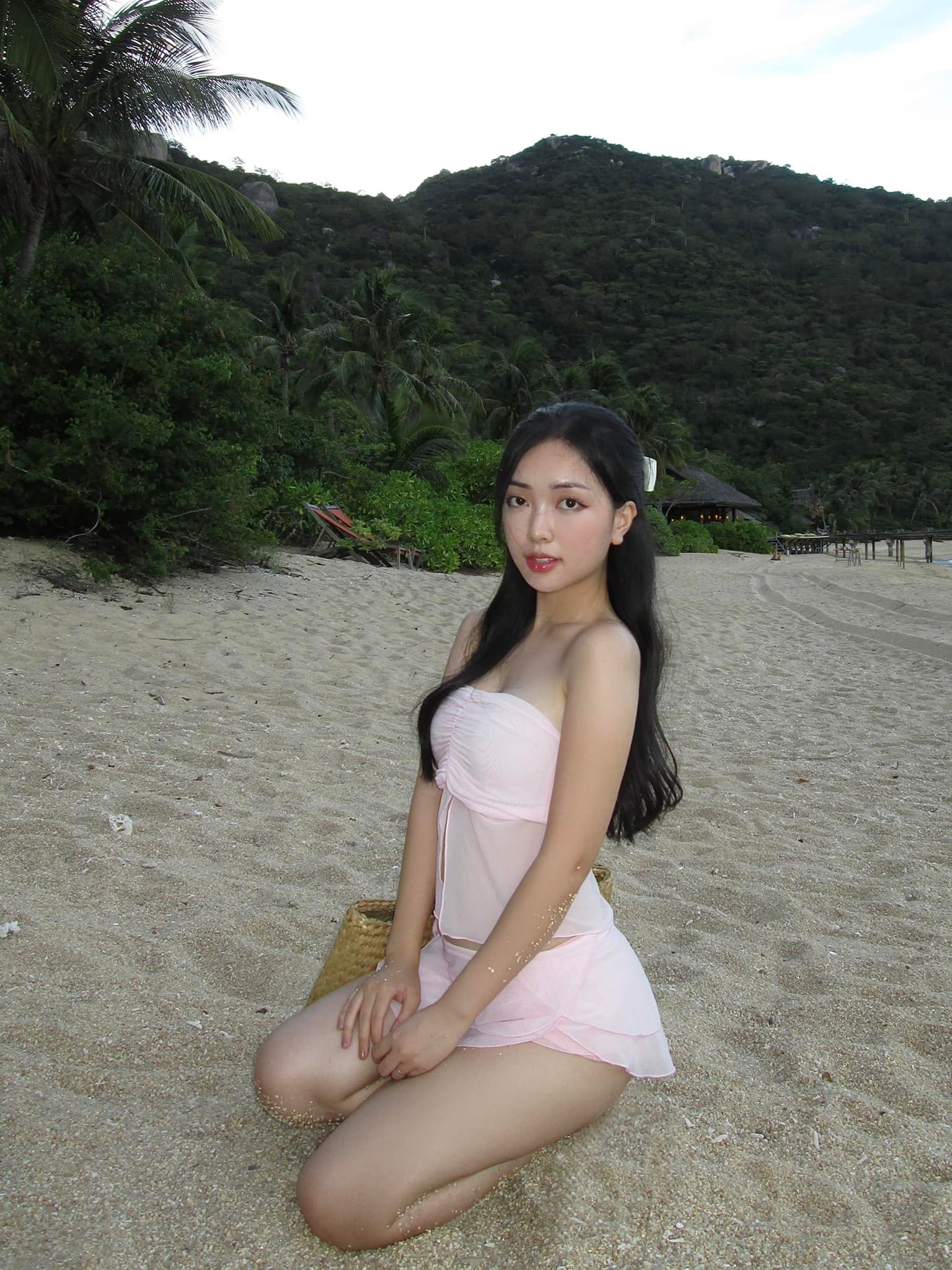 Hotgirl Bắc Giang lấy chồng cầu thủ được khen xinh nhất dàn WAGs Việt, đến Doãn Hải My còn phải thốt lên "xuất sắc"- Ảnh 7. Hotgirl Bắc Giang lấy chồng cầu thủ được khen xinh nhất dàn WAGs Việt, đến Doãn Hải My còn phải thốt lên "xuất sắc"- Ảnh 7.