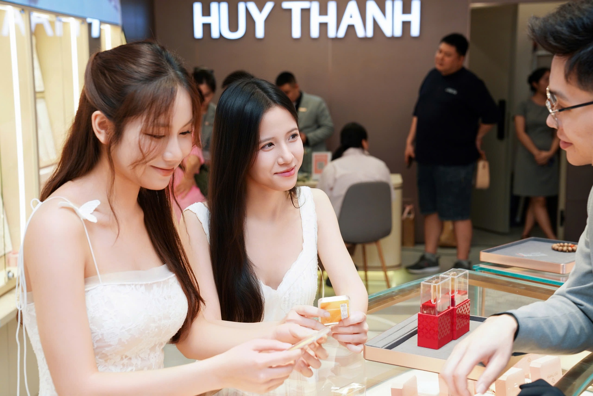 Giá vàng lên cao, người mua nên chú ý điều gì để chọn sản phẩm phù hợp- Ảnh 2.