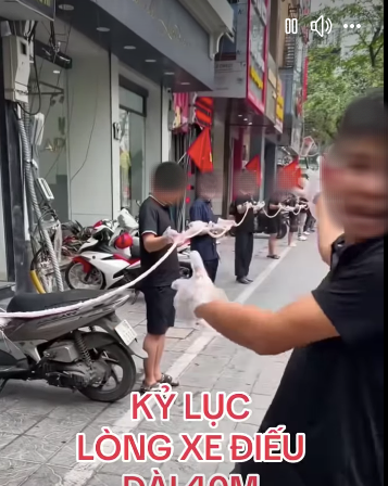 TikToker "Thế Lòng Se Điếu" xin lỗi vì bộ lòng "chỉ 25-27 m" chứ không dài 40 m- Ảnh 1. TikToker "Thế Lòng Se Điếu" xin lỗi vì bộ lòng "chỉ 25-27 m" chứ không dài 40 m- Ảnh 1.