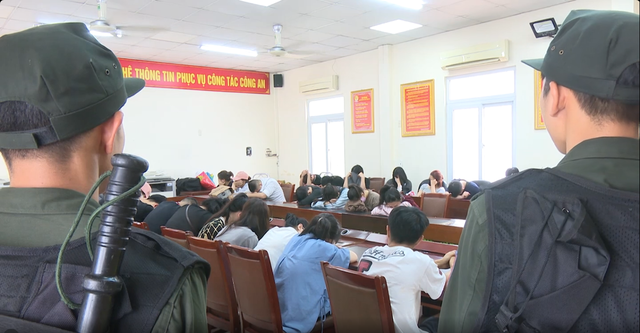Nhóm tội phạm lừa đảo chiếm đoạt hàng trăm tỉ đồng dưới hình thức "Cắt đá tìm ngọc"- Ảnh 1. Nhóm tội phạm lừa đảo chiếm đoạt hàng trăm tỉ đồng dưới hình thức "Cắt đá tìm ngọc"- Ảnh 1.