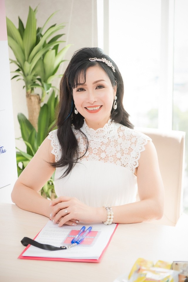 "Hoa hậu lùn nhất Việt Nam" rút lui khỏi showbiz hậu lấy chồng Tiến sĩ, biệt thự trải dài khắp cả nước- Ảnh 5. "Hoa hậu lùn nhất Việt Nam" rút lui khỏi showbiz hậu lấy chồng Tiến sĩ, biệt thự trải dài khắp cả nước- Ảnh 5.