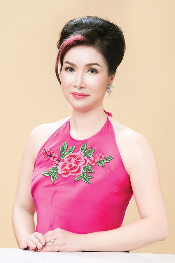 "Hoa hậu lùn nhất Việt Nam" rút lui khỏi showbiz hậu lấy chồng Tiến sĩ, biệt thự trải dài khắp cả nước- Ảnh 8. "Hoa hậu lùn nhất Việt Nam" rút lui khỏi showbiz hậu lấy chồng Tiến sĩ, biệt thự trải dài khắp cả nước- Ảnh 8.