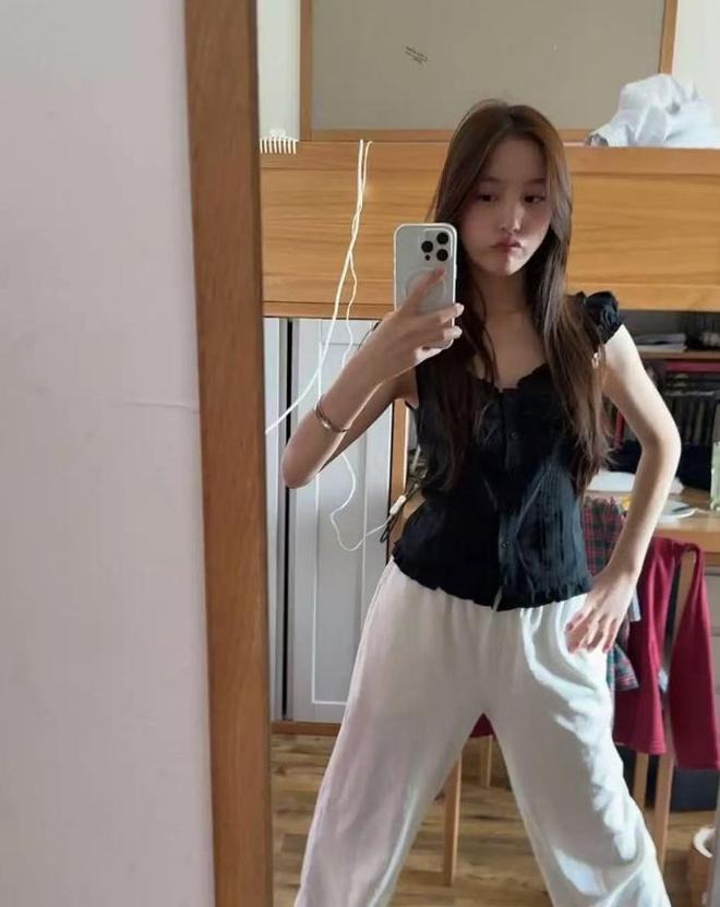 Không thể tin nổi đây là visual của con gái Triệu Vy ở tuổi 15!- Ảnh 5. Không thể tin nổi đây là visual của con gái Triệu Vy ở tuổi 15!- Ảnh 5.