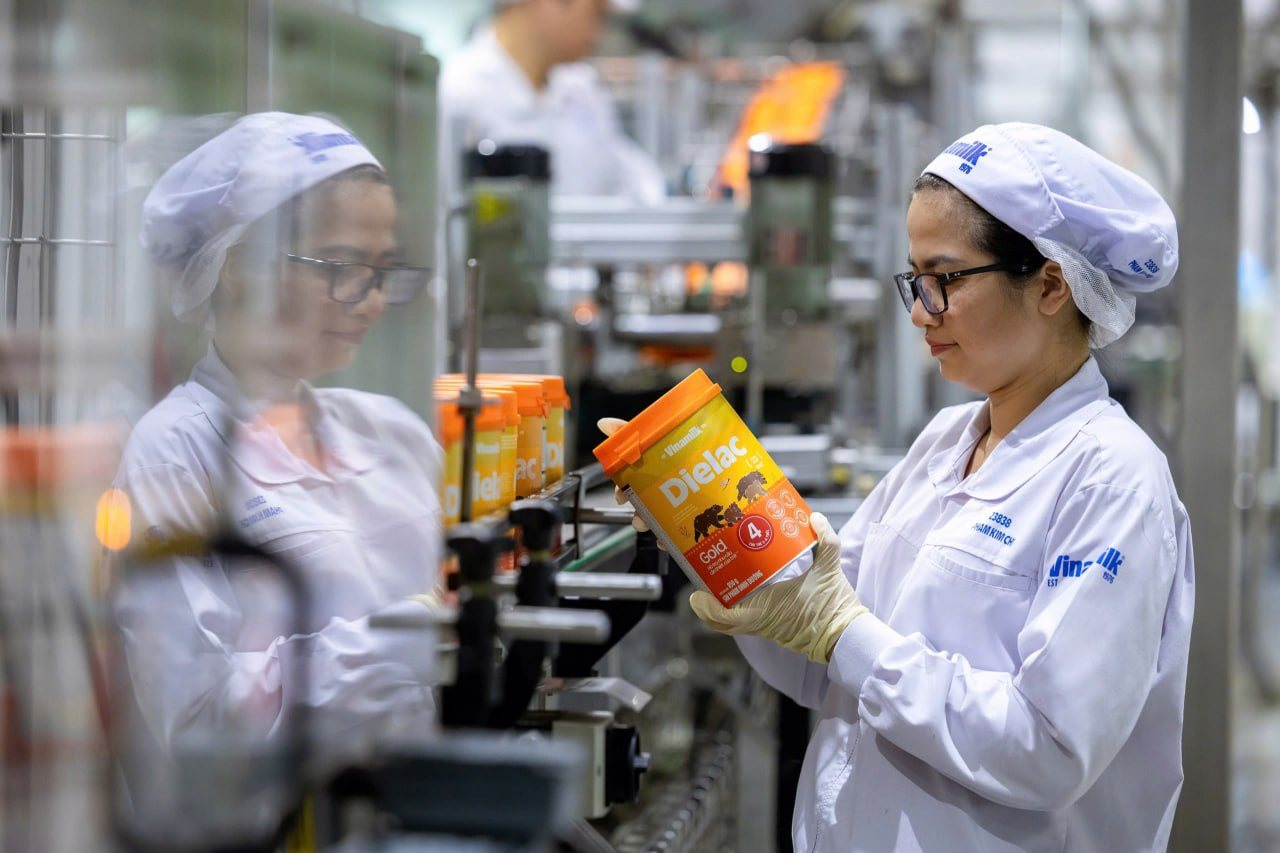Tái cấu trúc hệ thống phân phối, doanh thu nội địa tháng 4 của Vinamilk tăng hơn 10% so với cùng kỳ- Ảnh 3. Tái cấu trúc hệ thống phân phối, doanh thu nội địa tháng 4 của Vinamilk tăng hơn 10% so với cùng kỳ- Ảnh 3.