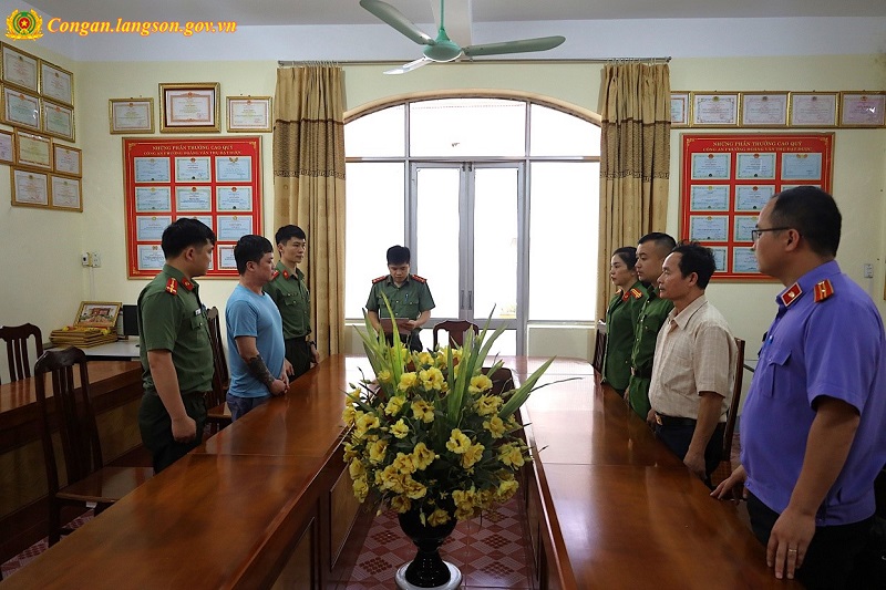 Hình ảnh khám nhà Tiktoker Lê Việt Hùng- Ảnh 2.
