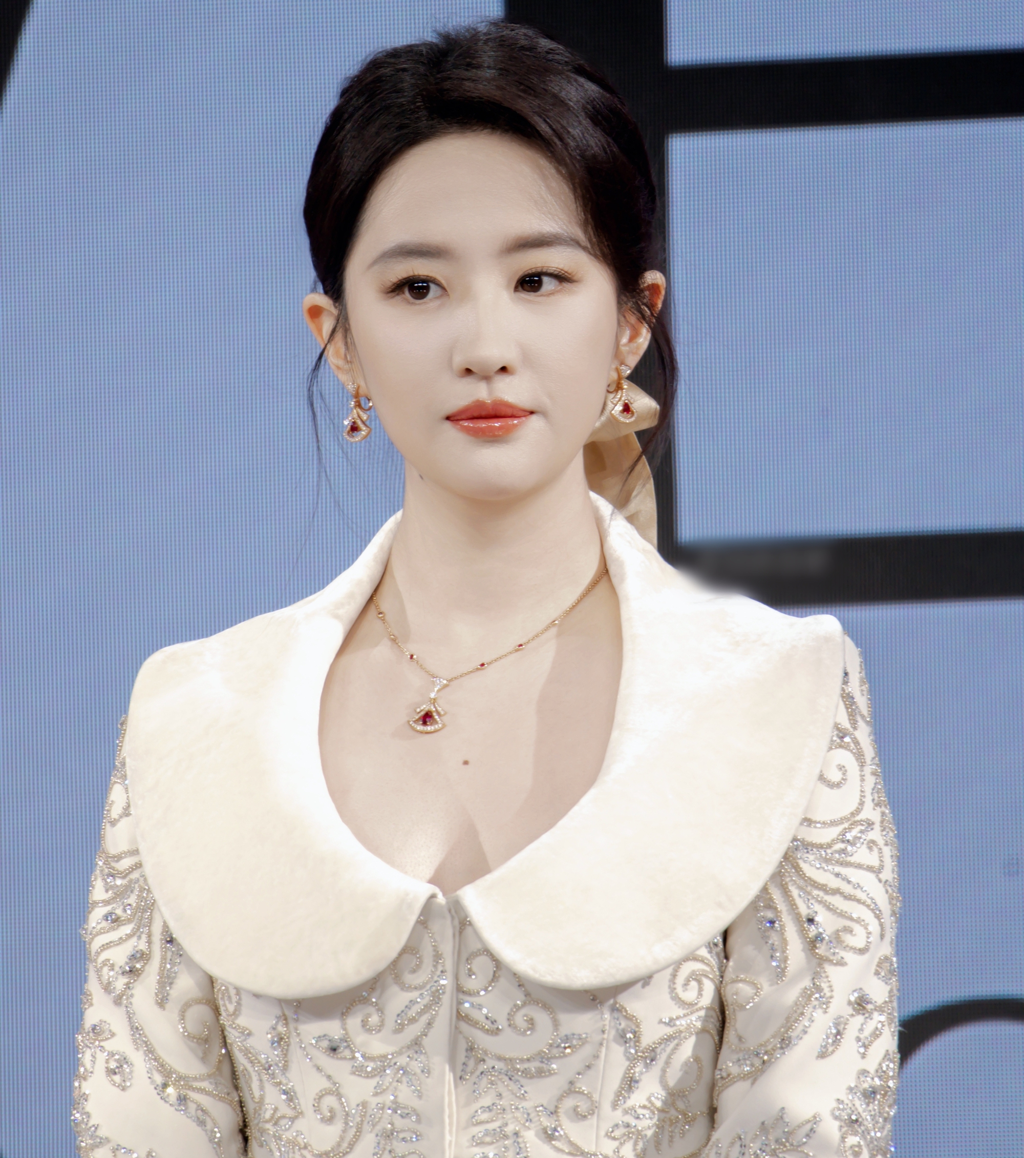 Lưu Diệc Phi lộ nhân cách thật khi bị người khác vạch trần thói phông bạt ngay trên sóng trực tiếp- Ảnh 2. Lưu Diệc Phi lộ nhân cách thật khi bị người khác vạch trần thói phông bạt ngay trên sóng trực tiếp- Ảnh 2.