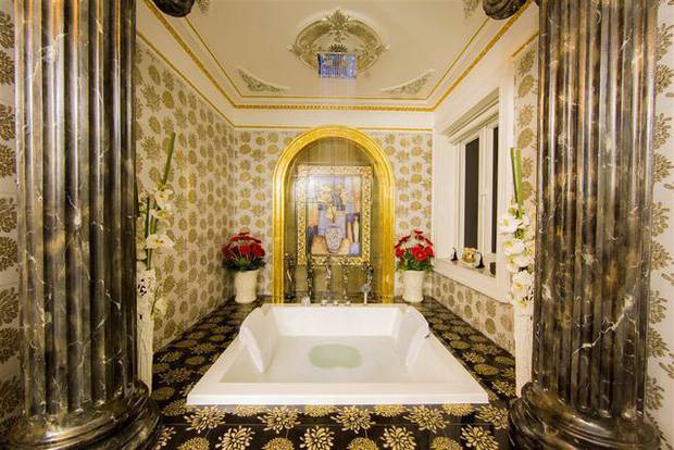 Biệt thự dát vàng ở khu nhà giàu Thảo Điền của nữ diễn viên nổi tiếng cả nước, quê Vũng Tàu- Ảnh 4. Biệt thự dát vàng ở khu nhà giàu Thảo Điền của nữ diễn viên nổi tiếng cả nước, quê Vũng Tàu- Ảnh 4.