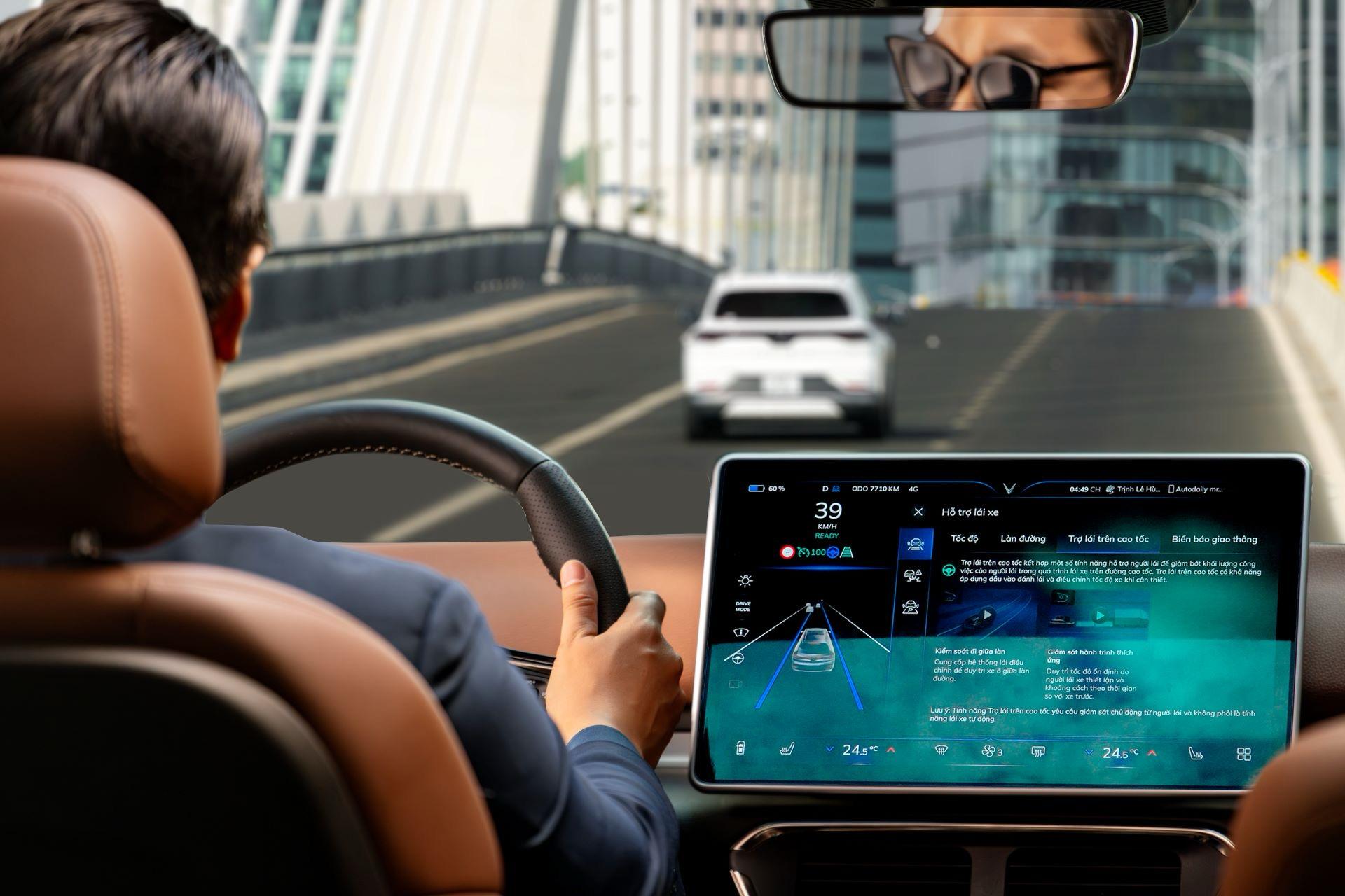 Sạc miễn phí, vận hành mạnh, VF 8 thành SUV gia đình hot hè này- Ảnh 1. Sạc miễn phí, vận hành mạnh, VF 8 thành SUV gia đình hot hè này- Ảnh 1.